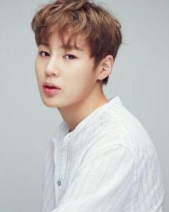 河成云 云尼 成云尼 하성운 Ha Sung Woon