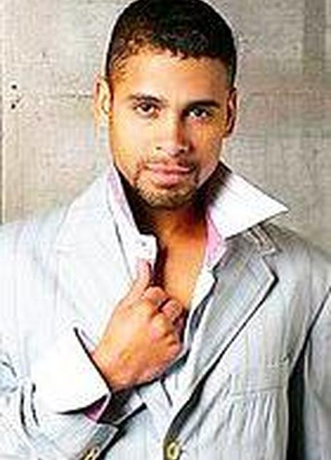 威尔森·杰梅因·贺雷迪亚 Wilson Jermaine Heredia Willy J