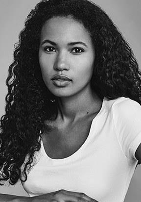 福拉·埃文斯·阿金博拉 Fola Evans-Akingbola