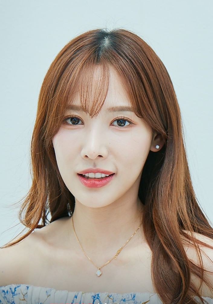 李娜妍 Nayeon Lee