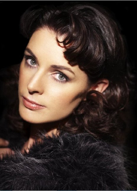 莎拉·迪金斯 Sarah Deakins