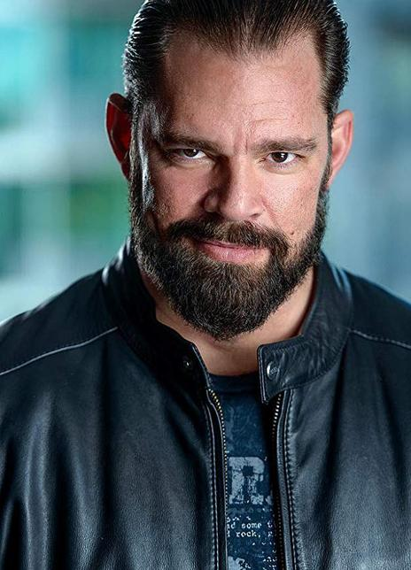 德里克·罗素 Derek Russo