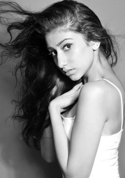 瑞哈娜·迦帕尔 Rhianna Jagpal