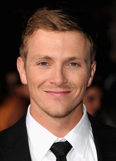 查理·比尤利 Charlie Bewley