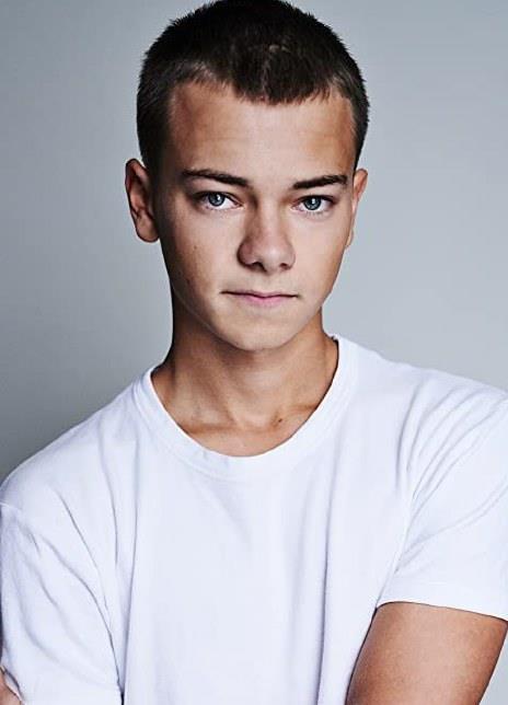 康拉德·汗 Conrad Khan