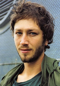 艾邦·摩斯-巴克拉赫 Ebon Moss-Bachrach