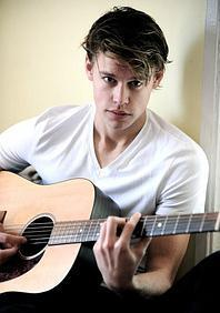 考德·欧威尔斯特利特 Chord Overstreet