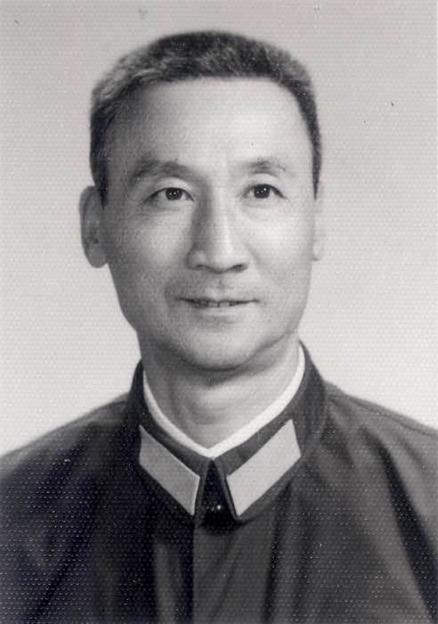 言小朋 Xiaopeng Yan