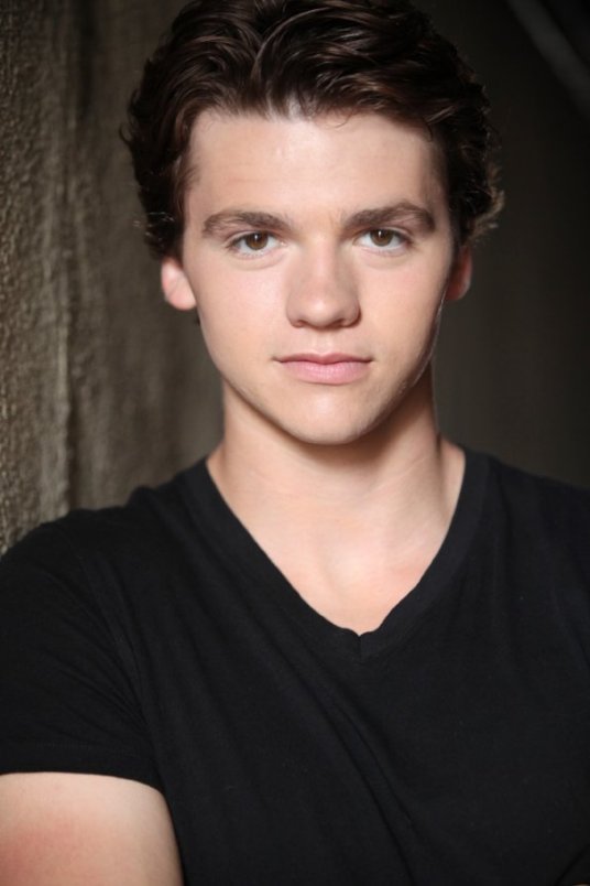 乔尔·考特尼 Joel Courtney 乔尔·科特尼