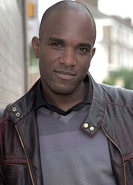 菲尼克斯·詹姆斯 Phoenix James