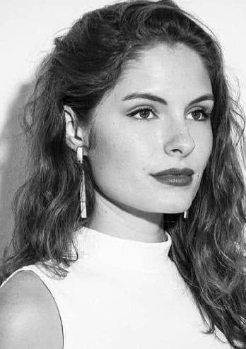 奥利维亚·格雷斯·阿普尔盖特 Olivia Grace Applegate