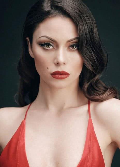 内雷达·贝加 Neraida Bega