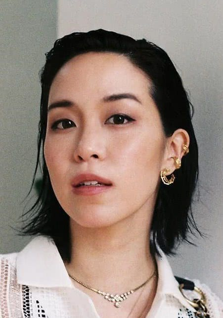 Ploi Horwang พลอย หอวัง  Ploy