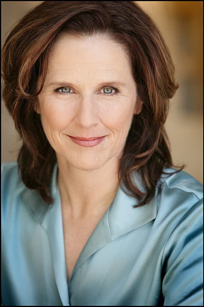 朱莉·奥利弗-图克斯通 Julie Oliver-Touchstone